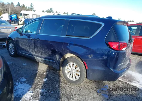 2018 Chrysler Pacifica Touring L Plus z USA, uszkodzony, nr VIN 2C4RC1EG3JR230729
